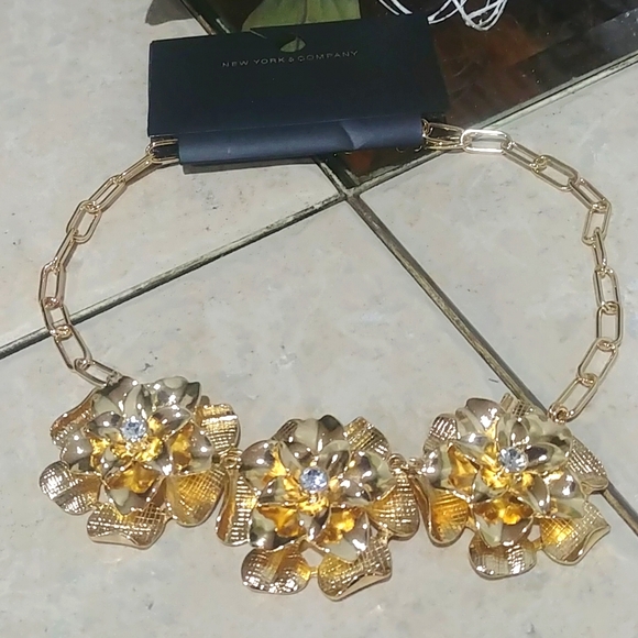 NWT! Golden Flower Statement Necklace - Picture 2 of 4
